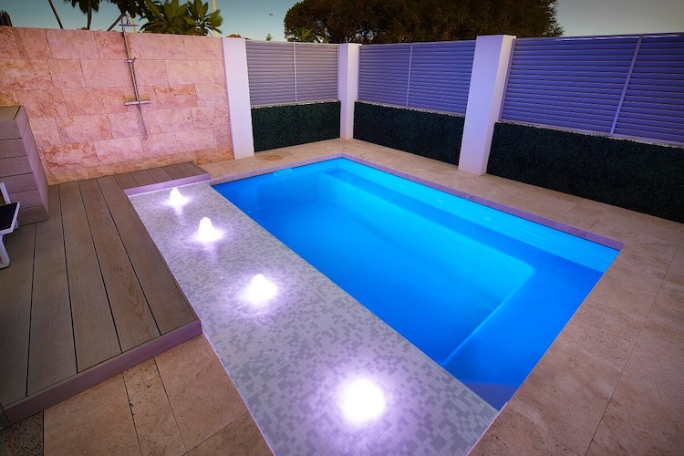 4.2mx2.6m-Billabong-slimline-plunge-pool-5