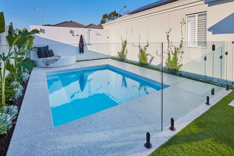 aria-4m-2.75m-polo-white-sparkle-success-image-3