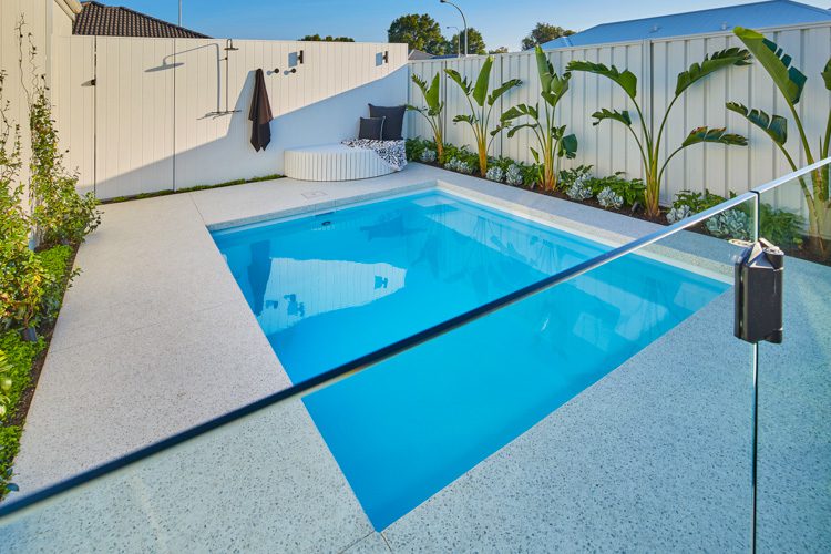 horizon-4.5m-3.6m-polo-white-sparkle-success-4