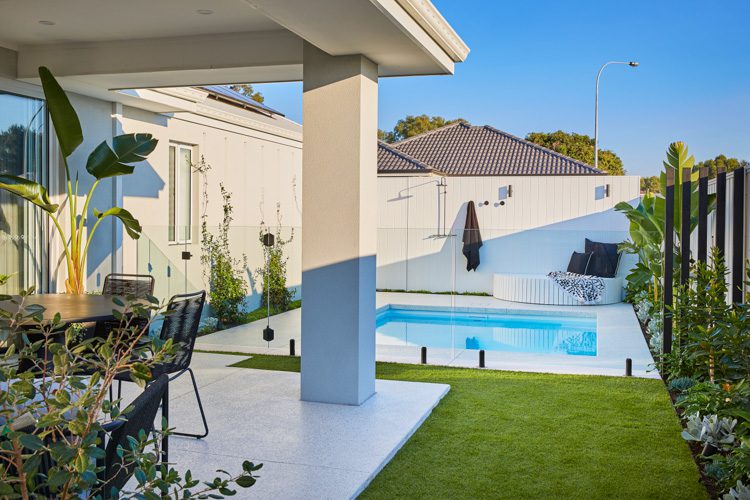 horizon-4.5m-3.6m-polo-white-sparkle-success-8