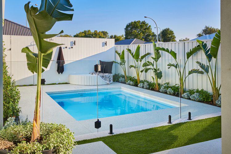 horizon-4.5m-3.6m-polo-white-sparkle-success-hero