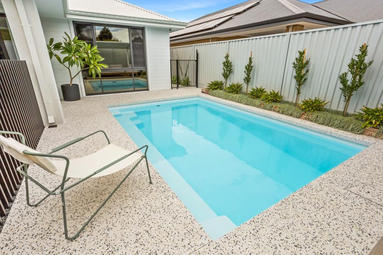 horizon-5.5m-3.6m-polo-white-sparkle-dianella-19