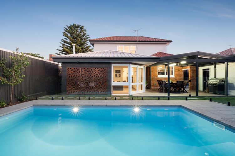 horizon-7.5m-3.6m-polo-white-sparkle-wallace-10