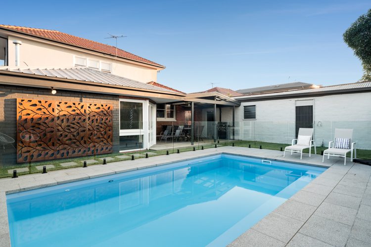 horizon-7.5m-3.6m-polo-white-sparkle-wallace-5