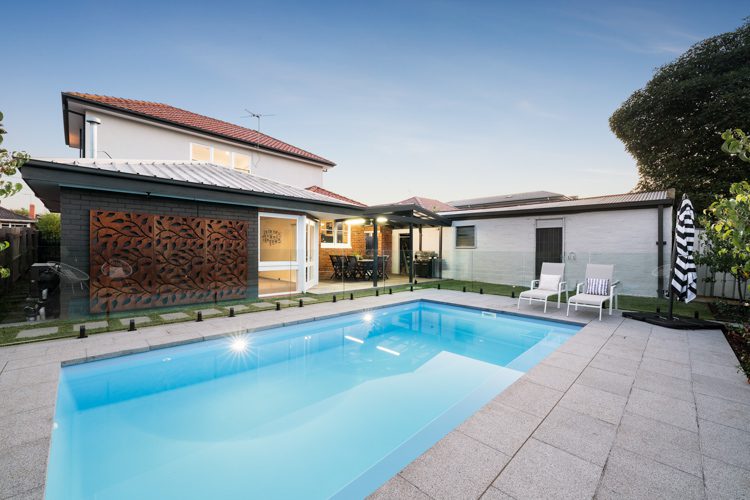 horizon-7.5m-3.6m-polo-white-sparkle-wallace-9